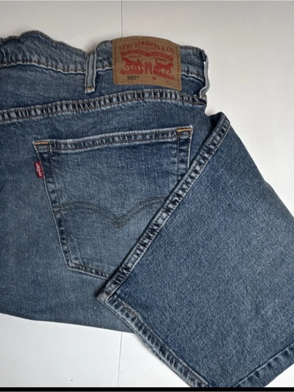 Levi's 502 Men’s Straight Leg Denim Jeans in Medium Blue Wash 44x28